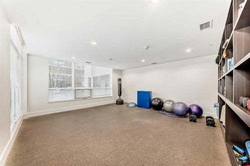 624 14 Avenue Sw, Calgary, AB - Indoor Photo Showing Other Room