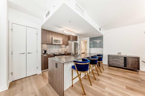 624 14 Avenue Sw, Calgary, AB - Indoor Photo Showing Kitchen