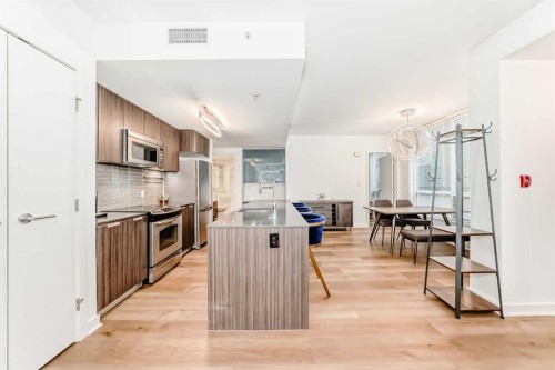 624 14 Avenue Sw, Calgary, AB - Indoor Photo Showing Kitchen
