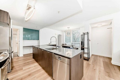 624 14 Avenue Sw, Calgary, AB - Indoor Photo Showing Kitchen With Upgraded Kitchen