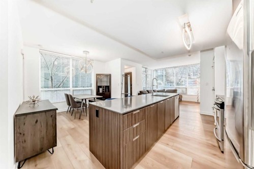 624 14 Avenue Sw, Calgary, AB - Indoor Photo Showing Kitchen