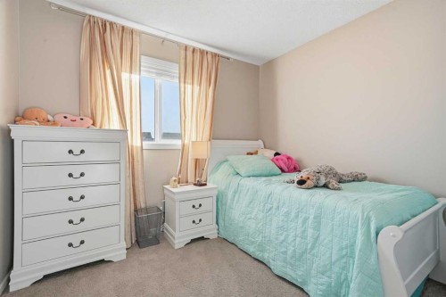 17 Auburn Meadows Link Se, Calgary, AB - Indoor Photo Showing Bedroom