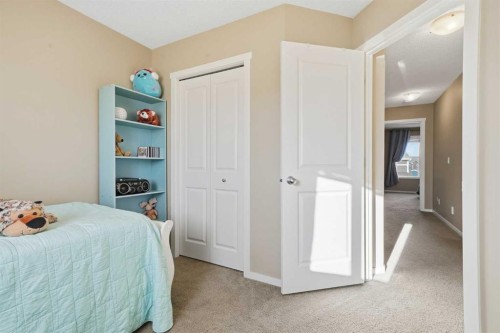17 Auburn Meadows Link Se, Calgary, AB - Indoor Photo Showing Bedroom