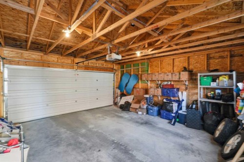 17 Auburn Meadows Link Se, Calgary, AB - Indoor Photo Showing Garage