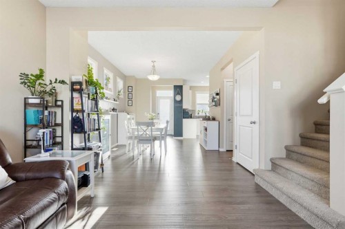 17 Auburn Meadows Link Se, Calgary, AB - Indoor Photo Showing Living Room