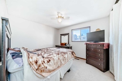 27 Martinview Crescent Ne, Calgary, AB - Indoor Photo Showing Bedroom
