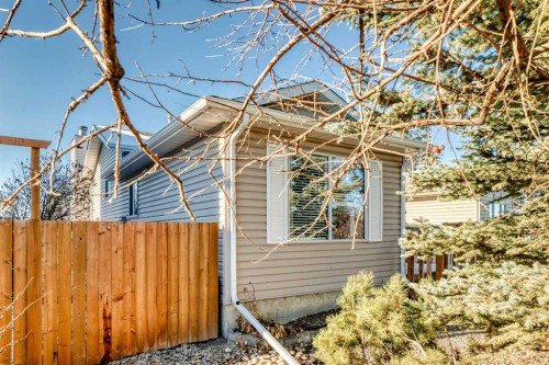 27 Martinview Crescent Ne, Calgary, AB - Outdoor