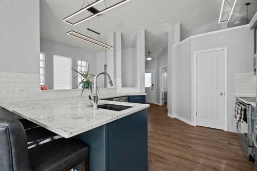 49 Somerside Close Sw, Calgary, AB - Indoor Photo Showing Kitchen With Upgraded Kitchen