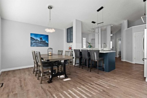 49 Somerside Close Sw, Calgary, AB - Indoor Photo Showing Dining Room