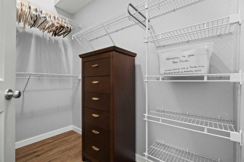 49 Somerside Close Sw, Calgary, AB - Indoor With Storage