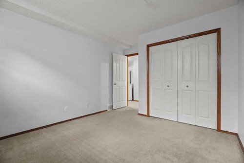 49 Somerside Close Sw, Calgary, AB - Indoor Photo Showing Other Room