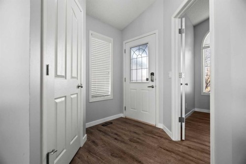 49 Somerside Close Sw, Calgary, AB - Indoor Photo Showing Other Room