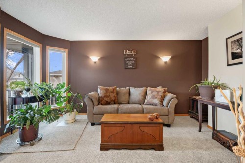 51 Westfall Crescent, Okotoks, AB - Indoor Photo Showing Living Room