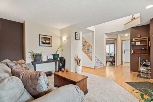 51 Westfall Crescent, Okotoks, AB - Indoor Photo Showing Living Room
