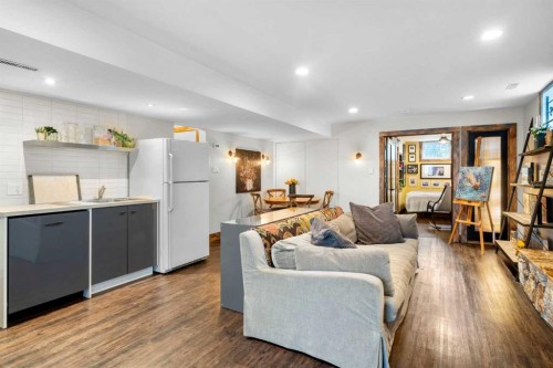 7 Creston Crescent Nw, Calgary, AB - Indoor Photo Showing Other Room