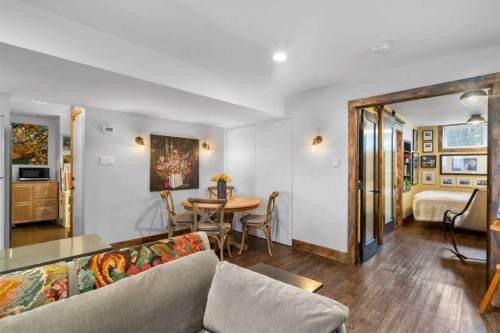7 Creston Crescent Nw, Calgary, AB - Indoor Photo Showing Living Room
