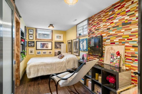 7 Creston Crescent Nw, Calgary, AB - Indoor Photo Showing Bedroom