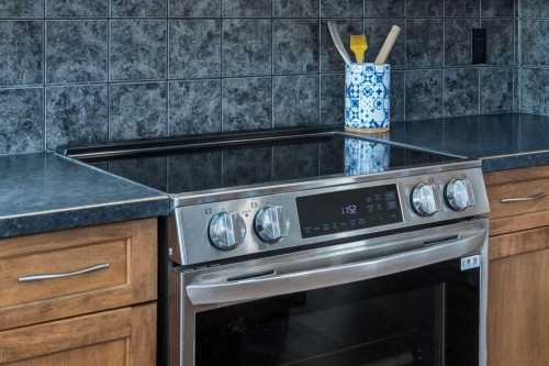 227 Tuscany Glen Park Nw, Calgary, AB - Indoor Photo Showing Kitchen