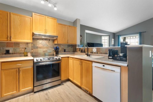 204 Hidden Spring Green Nw, Calgary, AB - Indoor Photo Showing Kitchen