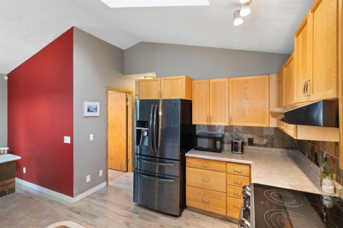 204 Hidden Spring Green Nw, Calgary, AB - Indoor Photo Showing Kitchen