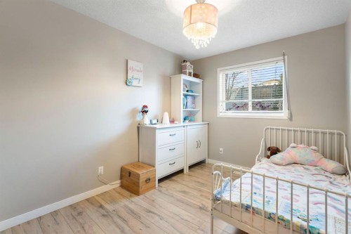 204 Hidden Spring Green Nw, Calgary, AB - Indoor Photo Showing Bedroom