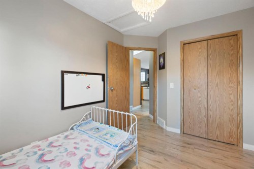 204 Hidden Spring Green Nw, Calgary, AB - Indoor Photo Showing Bedroom