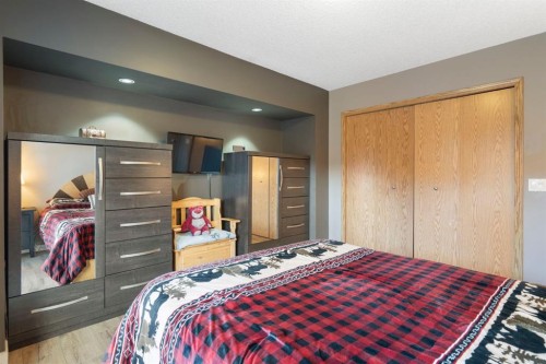 204 Hidden Spring Green Nw, Calgary, AB - Indoor Photo Showing Bedroom