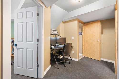 204 Hidden Spring Green Nw, Calgary, AB - Indoor