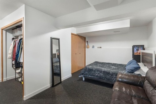 204 Hidden Spring Green Nw, Calgary, AB - Indoor Photo Showing Bedroom