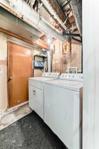 6712 23 Avenue Ne, Calgary, AB - Indoor Photo Showing Laundry Room
