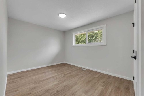1271 Penedo Crescent Se, Calgary, AB - Indoor Photo Showing Other Room