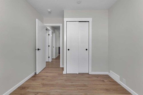 1271 Penedo Crescent Se, Calgary, AB - Indoor Photo Showing Other Room