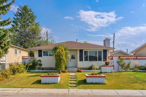 1271 Penedo Crescent Se, Calgary, AB - Outdoor