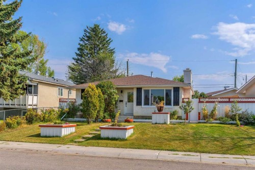 1271 Penedo Crescent Se, Calgary, AB - Outdoor