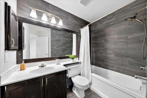 2103 Country Hills Circle Nw, Calgary, AB - Indoor Photo Showing Bathroom