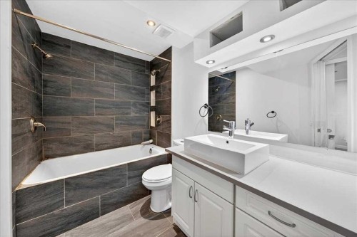2103 Country Hills Circle Nw, Calgary, AB - Indoor Photo Showing Bathroom