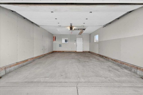 2103 Country Hills Circle Nw, Calgary, AB - Indoor Photo Showing Garage