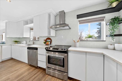 2103 Country Hills Circle Nw, Calgary, AB - Indoor Photo Showing Kitchen