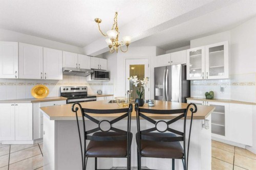 26 Arbour Butte Way Nw, Calgary, AB - Indoor Photo Showing Kitchen