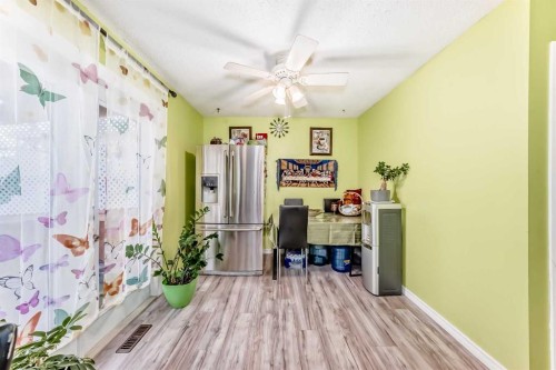 6411 26 Avenue Ne, Calgary, AB - Indoor Photo Showing Other Room