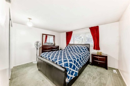6411 26 Avenue Ne, Calgary, AB - Indoor Photo Showing Bedroom