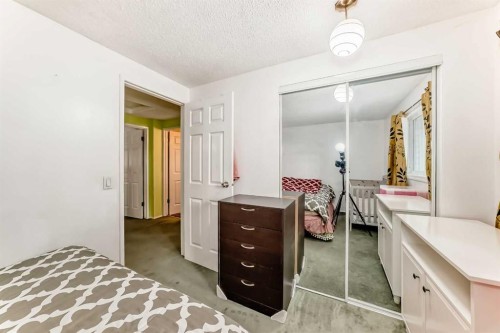 6411 26 Avenue Ne, Calgary, AB - Indoor Photo Showing Bedroom