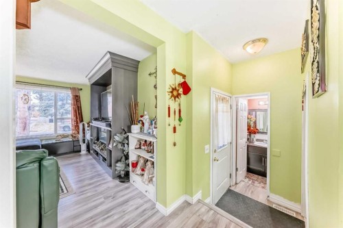 6411 26 Avenue Ne, Calgary, AB - Indoor Photo Showing Other Room