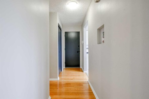 2705 38 Street Sw, Calgary, AB - Indoor Photo Showing Other Room