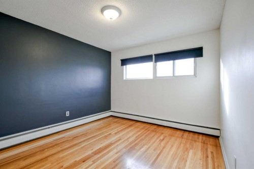 2705 38 Street Sw, Calgary, AB - Indoor Photo Showing Other Room