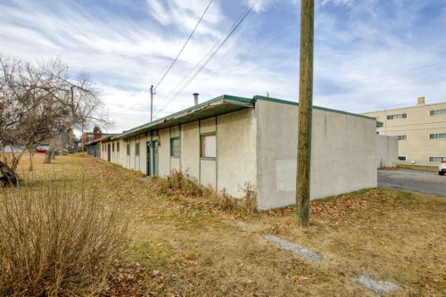 2705 38 Street Sw, Calgary, AB - Outdoor