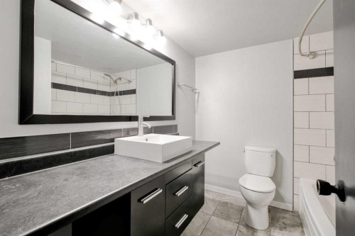 2705 38 Street Sw, Calgary, AB - Indoor Photo Showing Bathroom