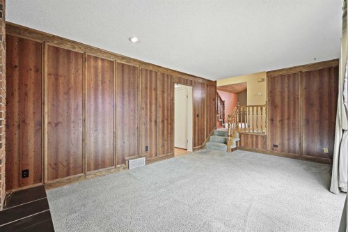 27 Sunmount Crescent Se, Calgary, AB - Indoor Photo Showing Other Room