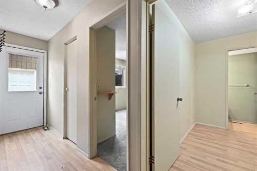 27 Sunmount Crescent Se, Calgary, AB - Indoor Photo Showing Other Room