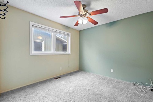 27 Sunmount Crescent Se, Calgary, AB - Indoor Photo Showing Other Room